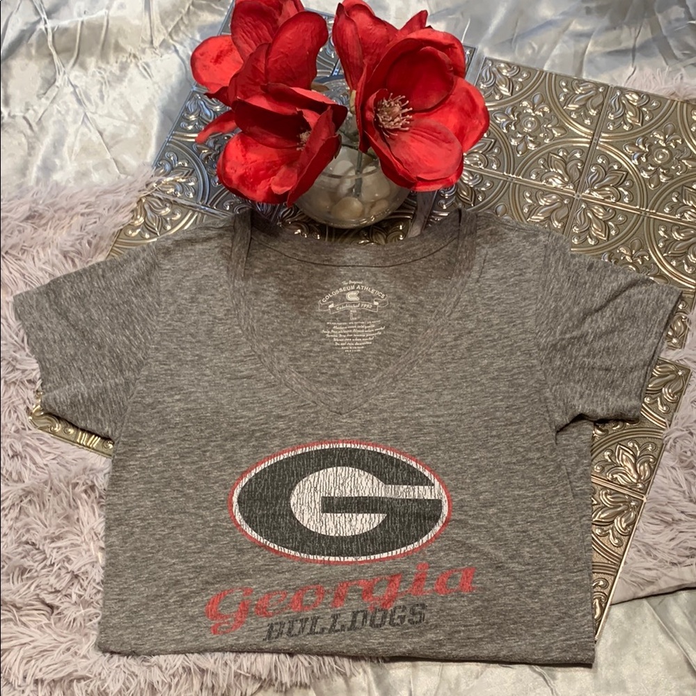 🌹 Vintage Colosseum Athletics Gray Georgia Bulldogs Women’s T Shirt •